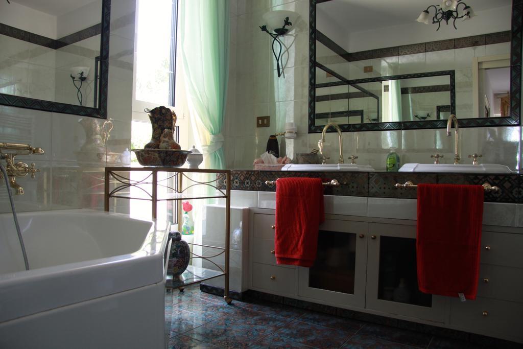 The Incantation Guest House Montesilvano Marina Rum bild